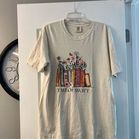 Taylor Swift comfort colors tee size L - Picture 4 of 10